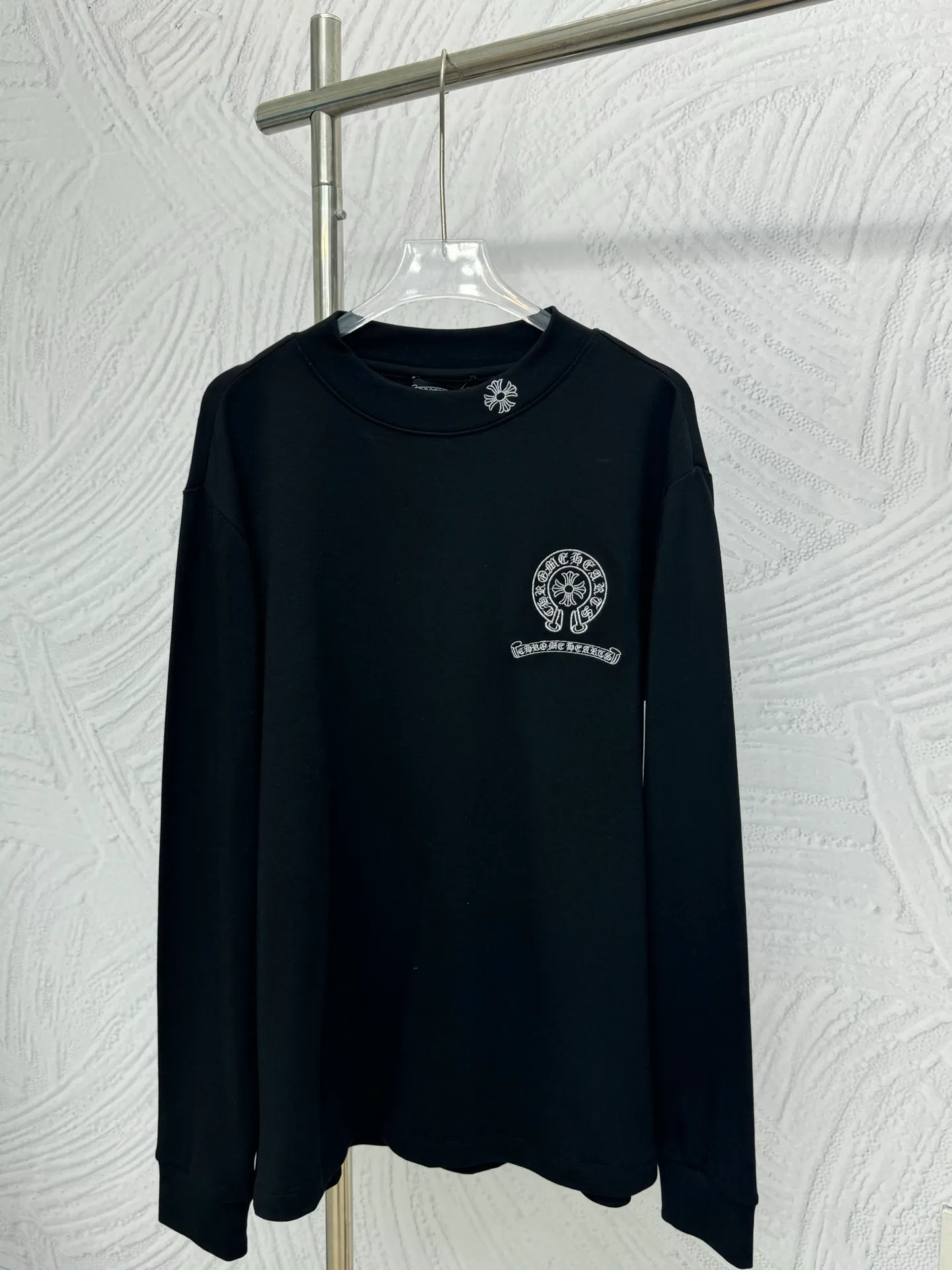 P310 Chrome Hearts high-neck velvet long-sleeved bottoming shirt. The fabric is soft. Made of imported high-density double-sided stretch cotton fabric. Same style for men and women. Full details. Original pattern. Size: S M L XL 2XL. Color: black white.